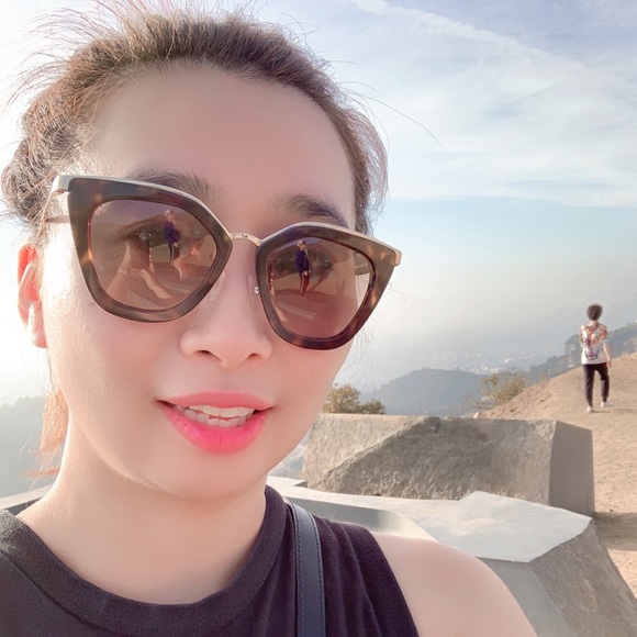 Meet your Posher, Joohee - Picture 1 of 1